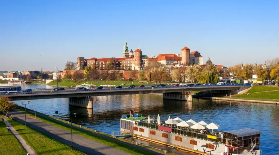 poland-krakow-wawel-castle-vistula-panorama
