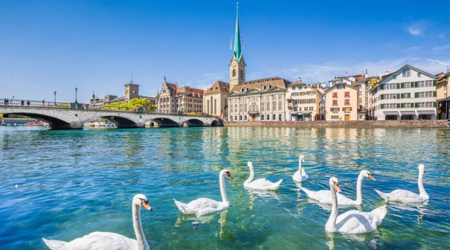 switzerland-zurich-historic-city-center-river